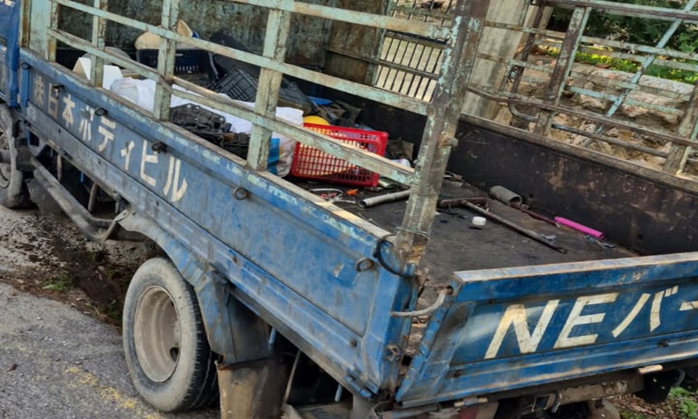 غارة تستهدف سيارة “بيك أب” في المنصوري (صورة)