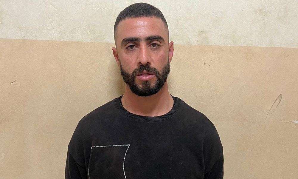 تعميم صورة موقوف نفّذ عمليات سرقة بطريقة احتيالية