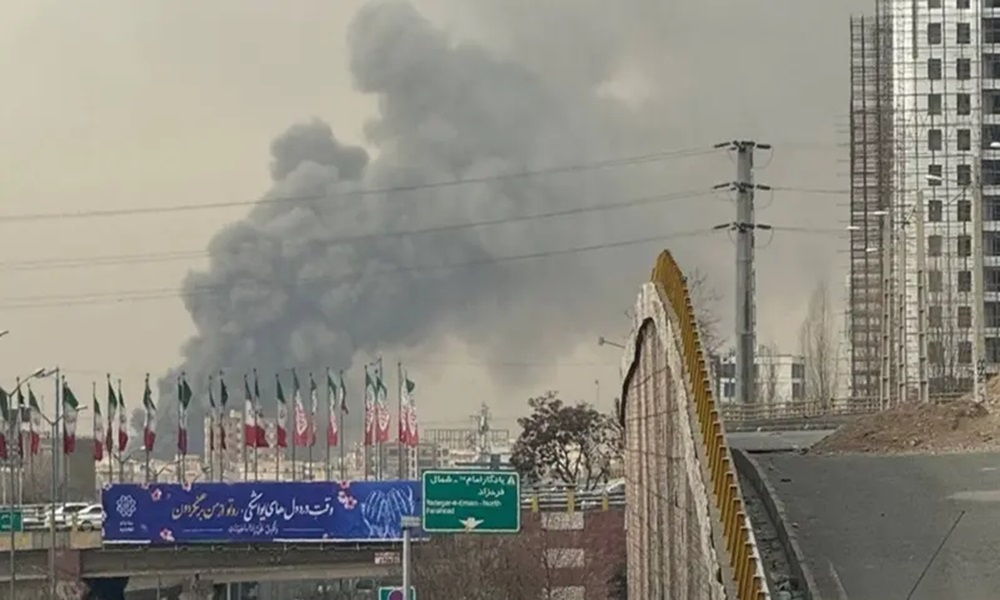 حريق هائل بمركز تجاري في طهران (فيديو)