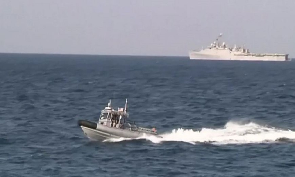 إيران تطلق مناورات “‌التحكم ‌الذكي” في مضيق هرمز