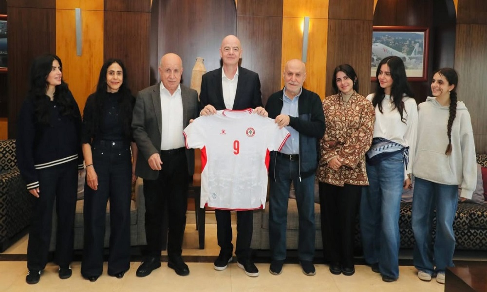 رئيس “الفيفا” في بيروت