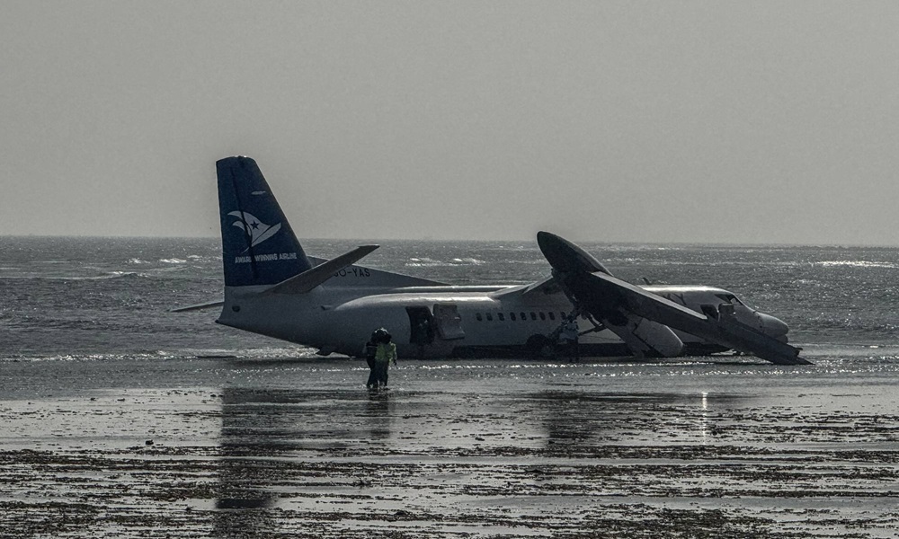 هبوط اضطراري لطائرة قرب مقديشو… ونجاة 50 راكبًا