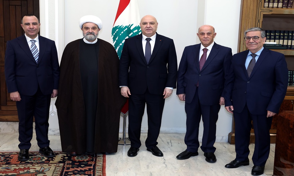 عون يتسلّم دعوة للمشاركة في إفطار رمضاني