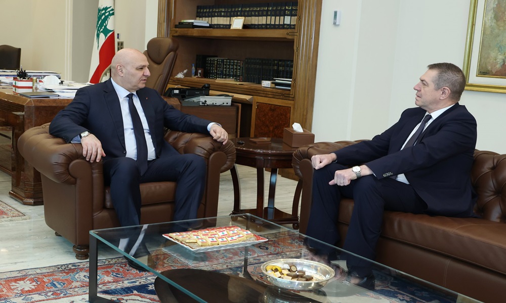 عون ينوّه بجهود سفير رومانيا