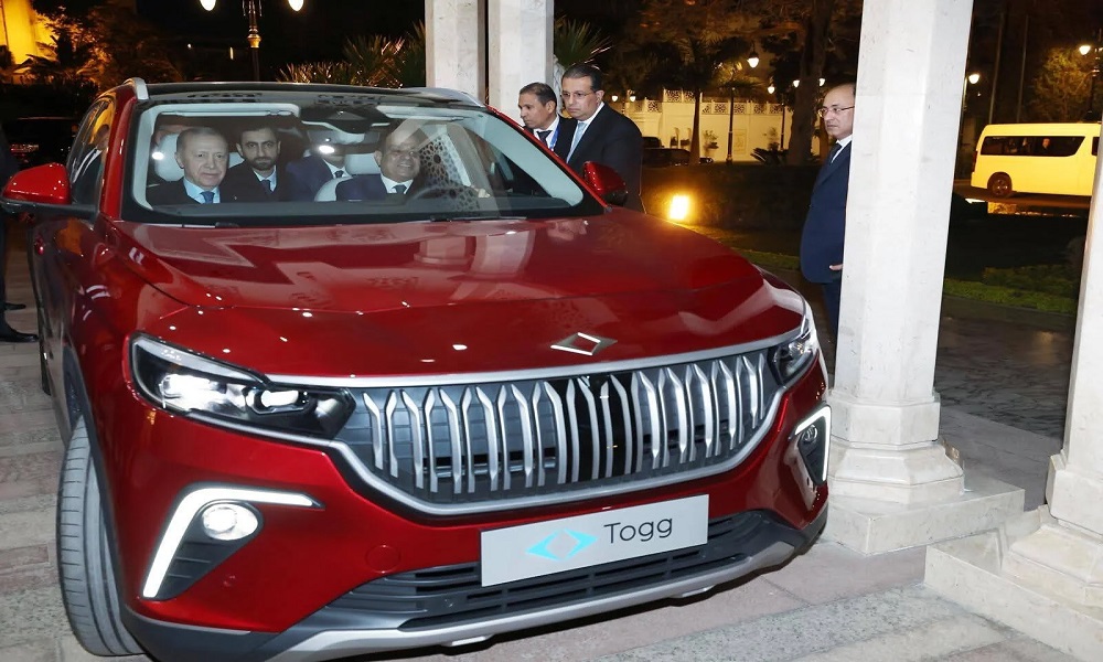 سيارة من أردوغان للسيسي (فيديو)