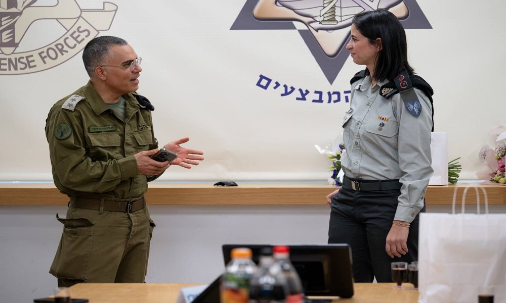 أدرعي يسلّم مهامه رسميًا إلى إيلا واوية