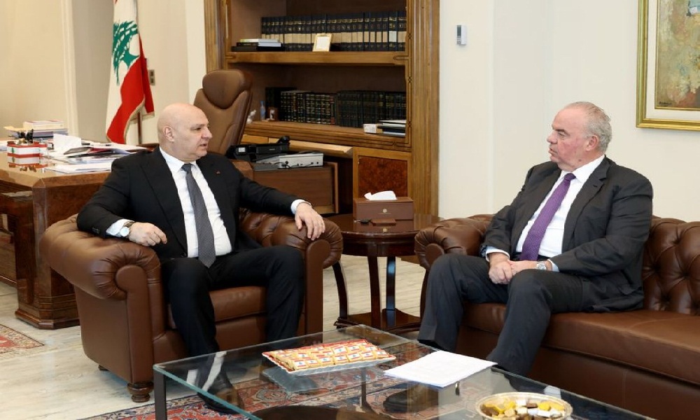 الحاج يعرض خطة الاتصالات على عون