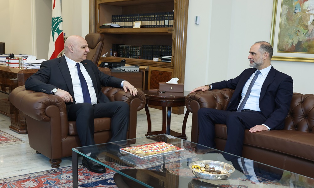 ملف مطار رينه معوض بين عون ورسامني