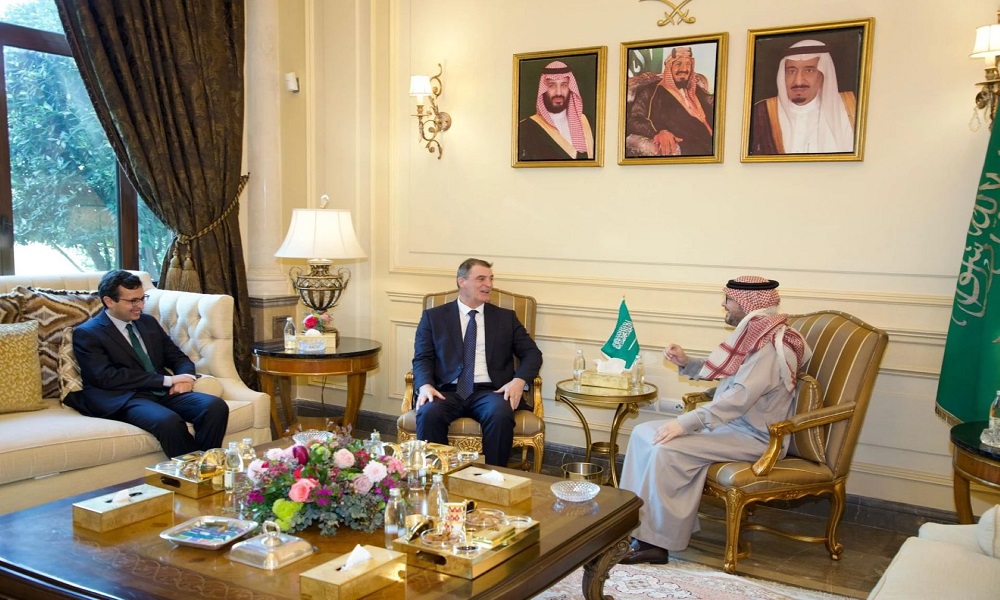 الاستقرار المالي والنقدي على طاولة البخاري