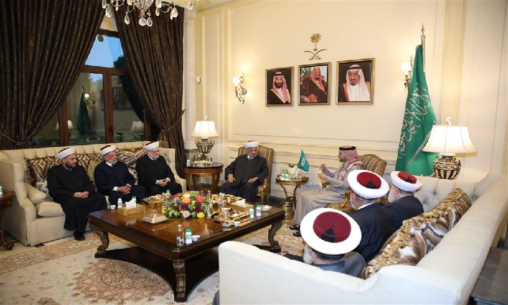 بخاري يقيم إفطارا: حان الوقت ليرتاح لبنان من أزماته