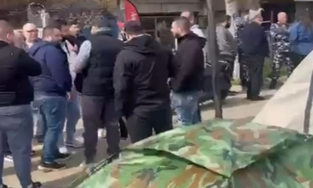 بالفيديو: إخلاء مبنى كبارة في القبة