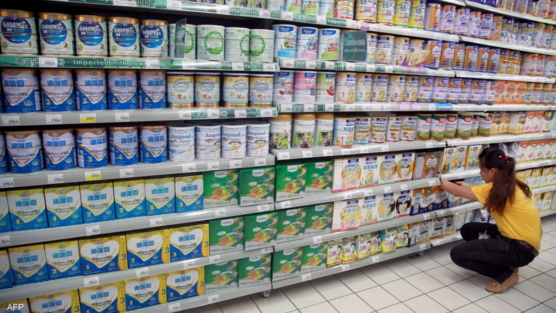 أزمة حليب الأطفال الملوث تهدد الرضع عالمياً