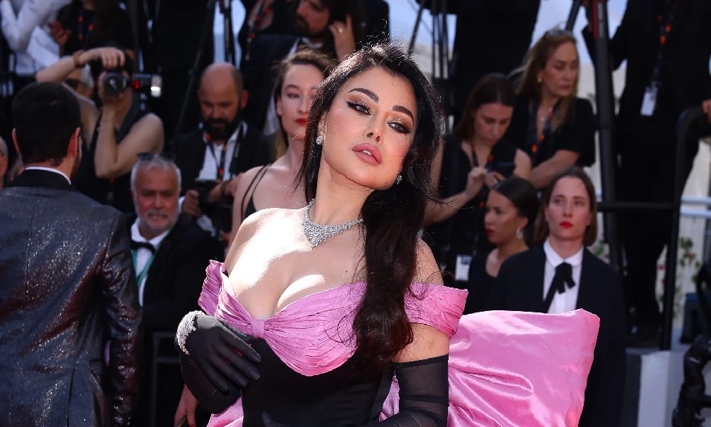 هيفا وهبي تُشعل بيروت بالأحمر! (فيديو)