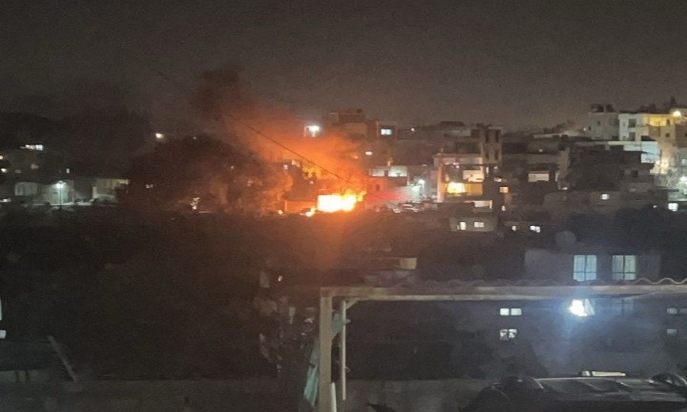 بالفيديو: استهداف سيارة في حاروف