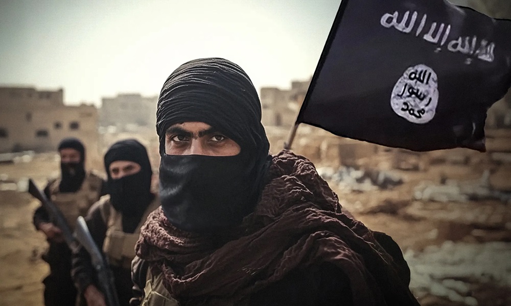 “داعش” يتبنى هجومًا على مقر للجيش السوري