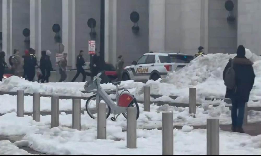 إصابة فتى بإطلاق نار قرب مبنى الكونغرس