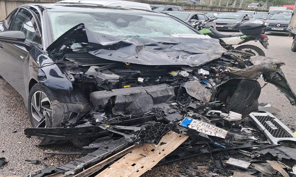 رئيس مجلس إدارة مرفأ بيروت يتعرّض لحادث سير مروّع (فيديو)