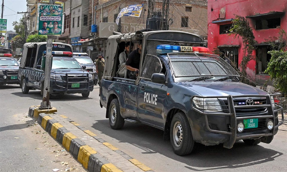 شرطة باكستان: مقتل 13 في انهيار مبنى في كراتشي بعد انفجار