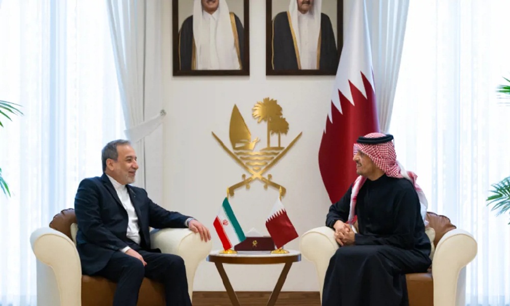 رئيس وزراء قطر يبحث مع عراقجي خفض التصعيد