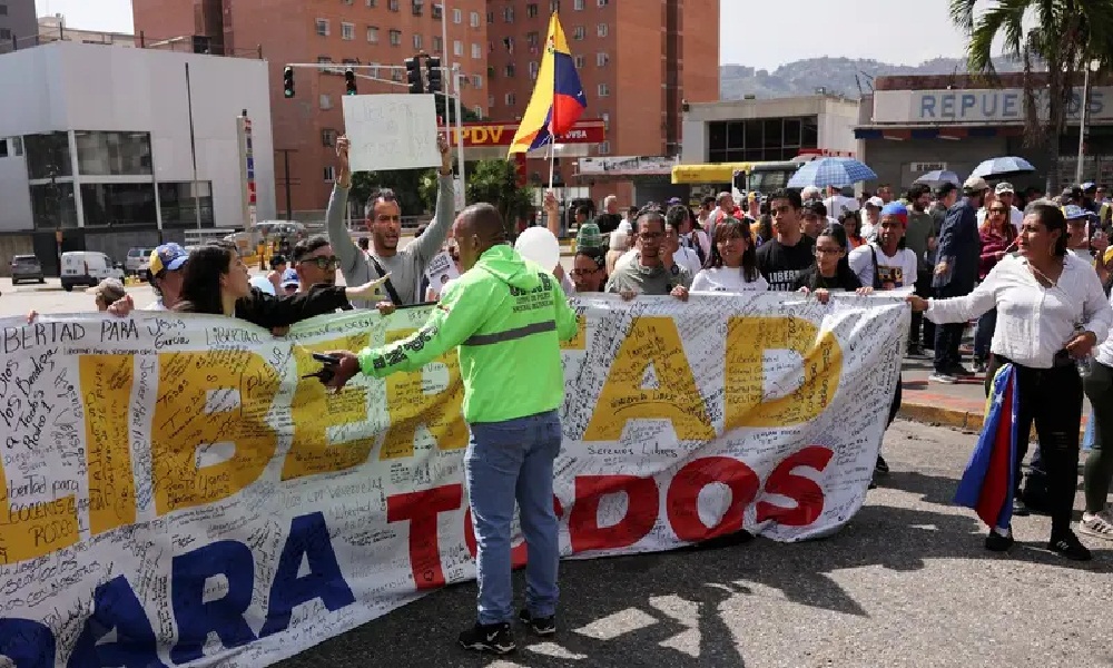 احتجاجات أمام سجن بكاراكاس للمطالبة بالإفراج عن “المعتقلين السياسيين”