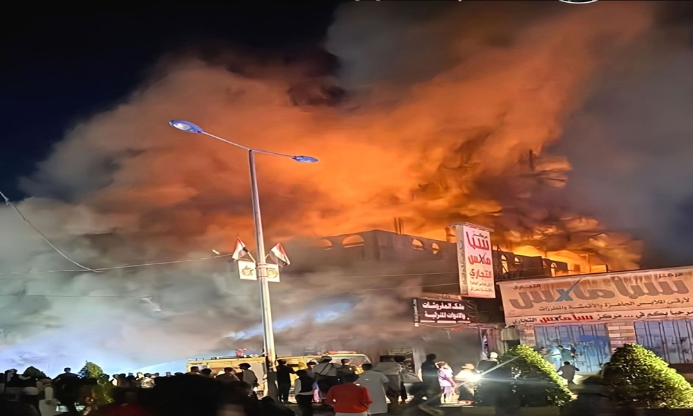حريق هائل بمركز تجاري في اليمن (فيديو)