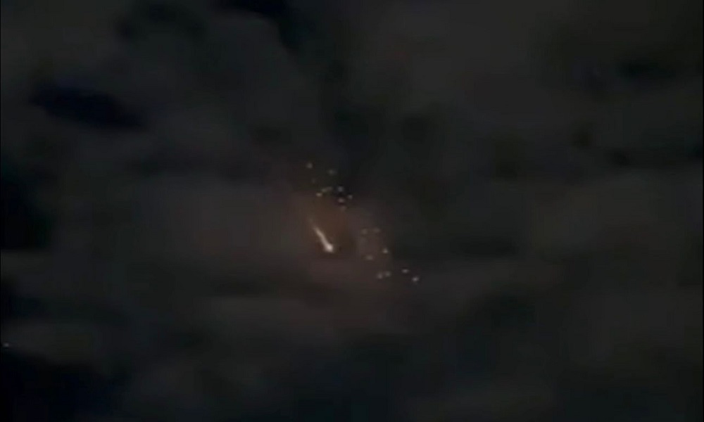 بالفيديو: صاروخ إنشطاري إيراني في سماء إسرائيل