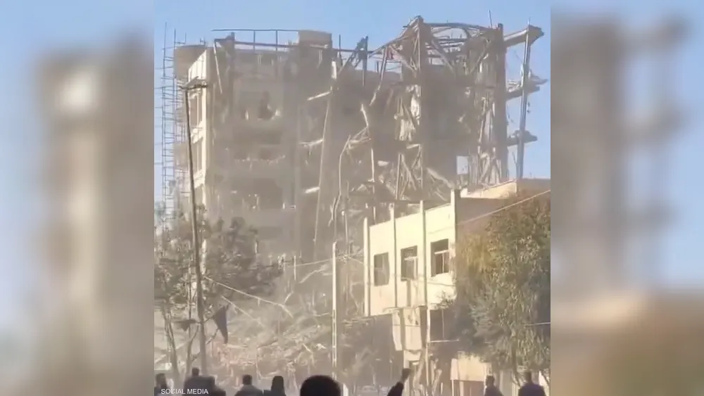 استهداف مبنى المجلس المكلف بانتخاب المرشد الإيراني