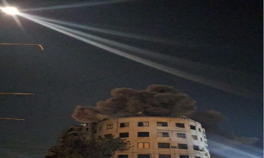 استهداف مبنى قناة المنار في حارة حريك