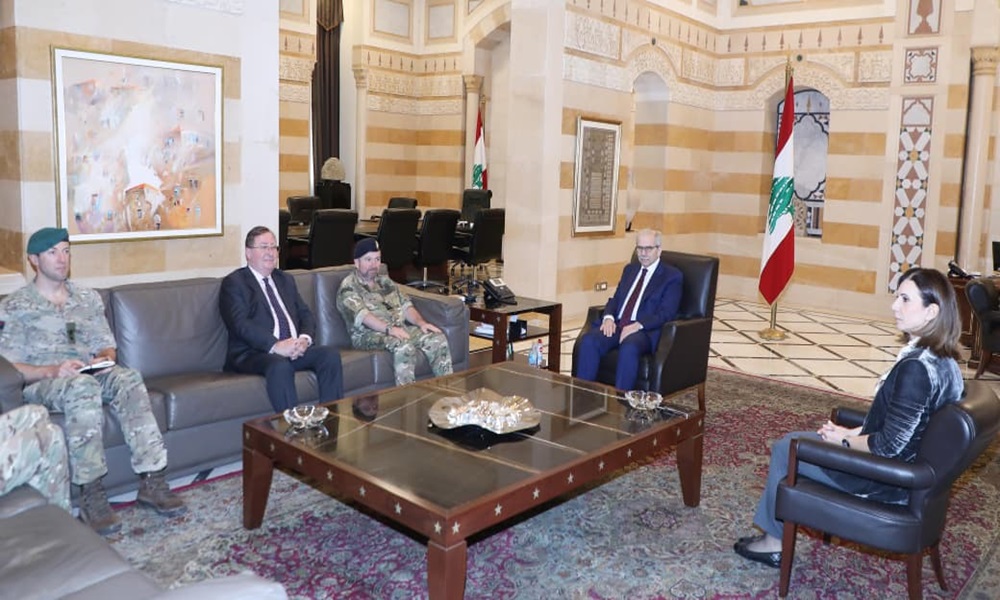 سلام عرض مع مستشار “الدفاع” البريطانية التطورات في لبنان