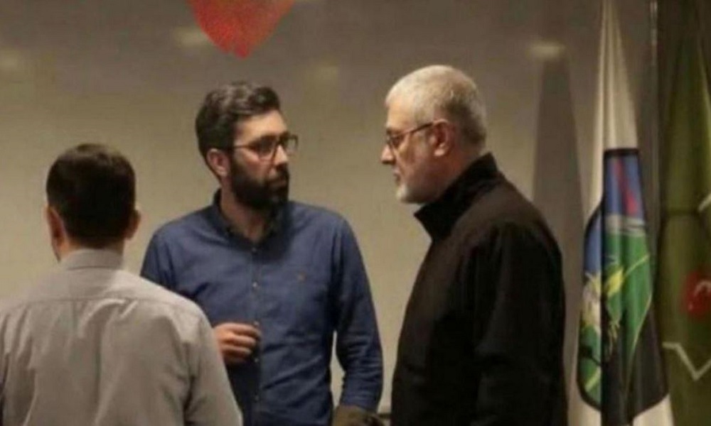 صورة لمدير كلية العلوم إلى جانب ابراهيم عقيل