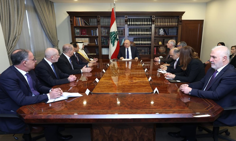 عون: قرار الحكومة بحظر نشاطات “الحزب” نهائي