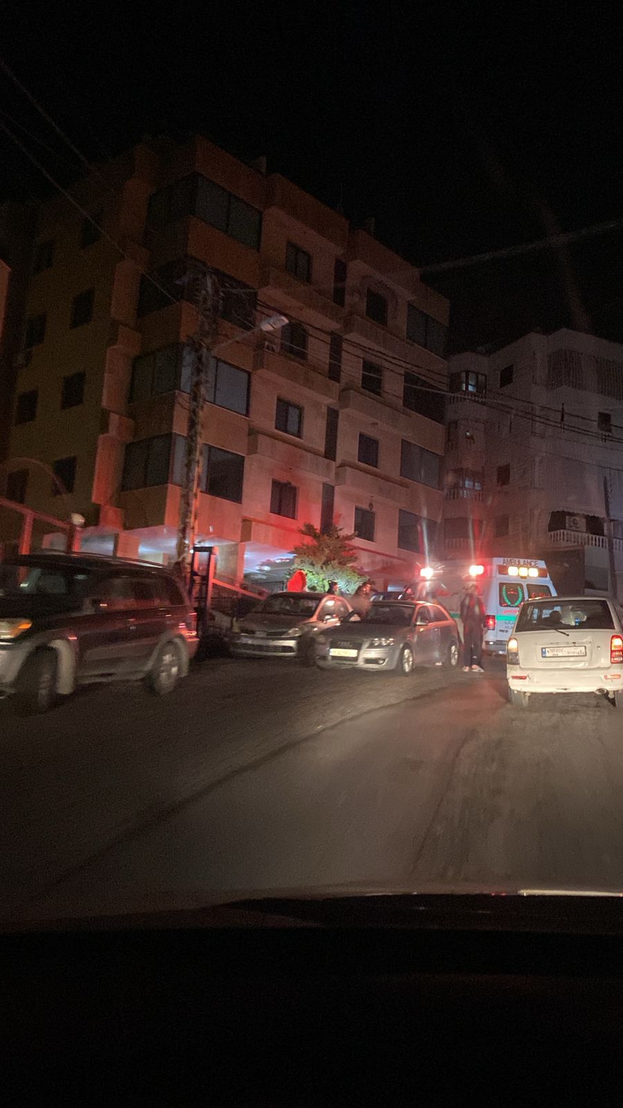 بالفيديو والصور: استهداف شقة في بشامون