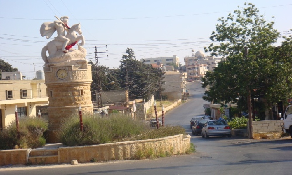 كاهن القليعة: باقون في بلدتنا ونحن مسالمون ولا نريد الحرب