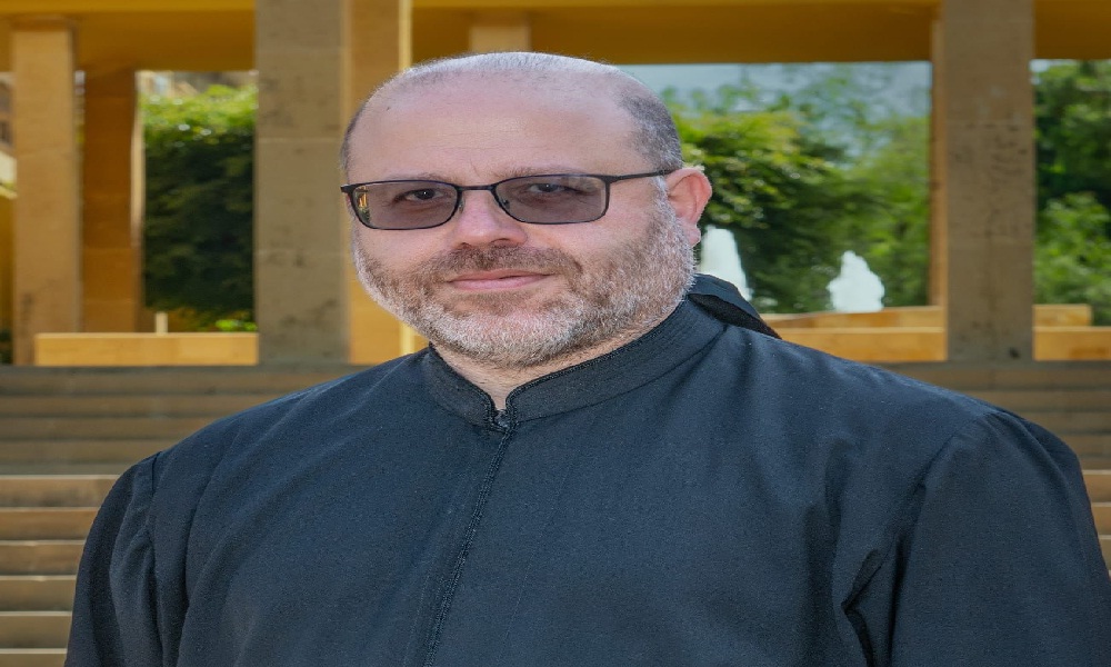  الأب مكرزل: تنفيذ مقرّرات الحكومة هو السبيل لوقف مسلسل الحروب