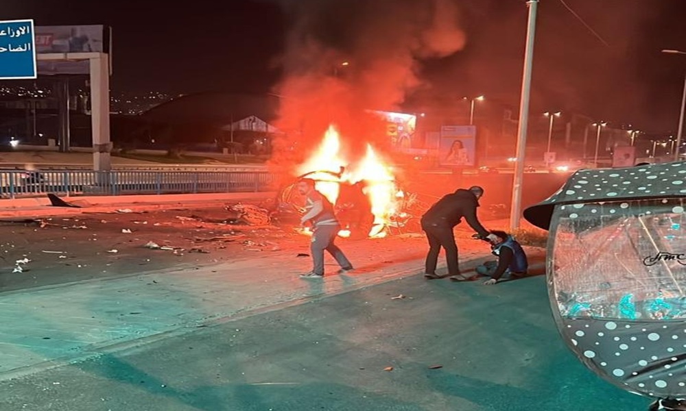 بالصورة- استهداف سيارة على طريق المطار