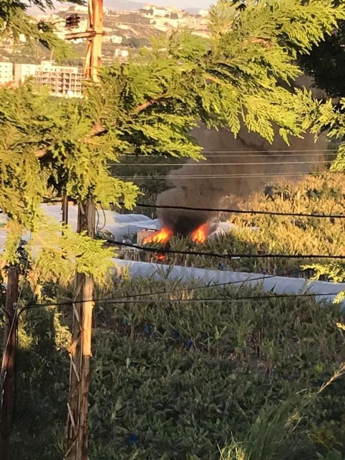 بالصورة- استهداف سيارة بين الزهراني والغازية