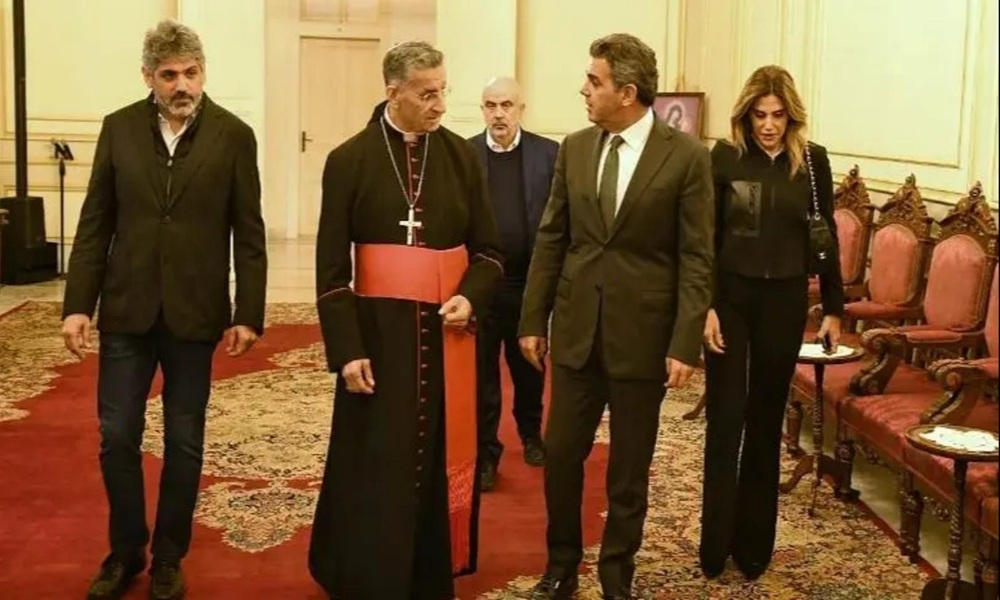الحوّاط من بكركي: هذه الحرب أدخلنا بها محور الممناعة و”الحزب”