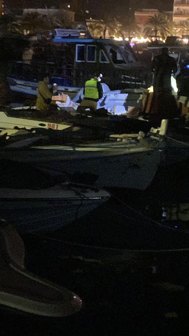 بالصورة: استهداف مركبا في مرفأ الصيادين في صور