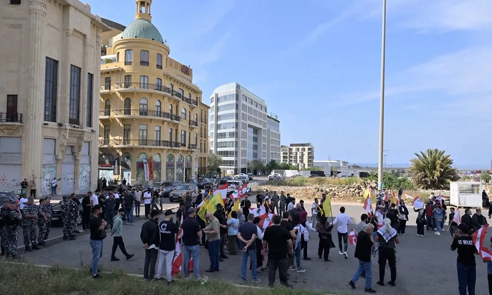بالصور: تجمع احتجاجي “خجول” لمناصري “الحزب” بوسط بيروت