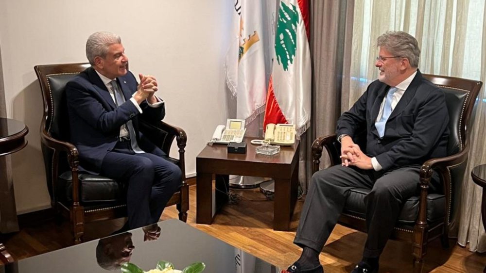 عيسى الخوري يبحث التعاون الصناعي مع السفير الإسباني