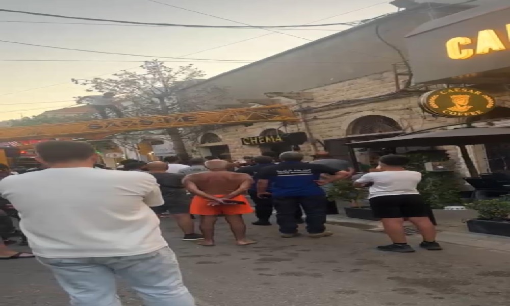 بالفيديو: انهيار محل في جونيه