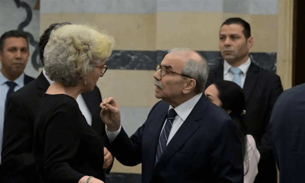 نقاش حادّ بين سلام ووزيرة التربية… والسبب الامتحانات!
