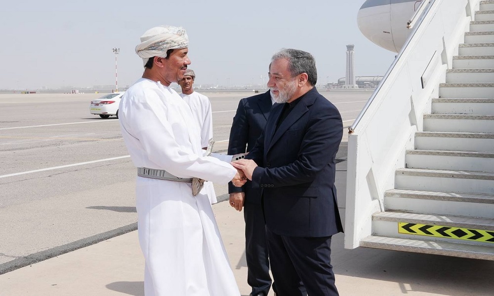 عراقجي يصل إلى عمان