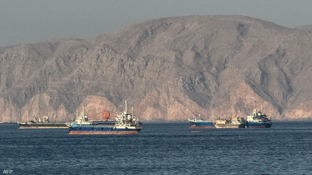 استهداف ناقلة نفط بمقذوف قبالة سواحل عُمان
