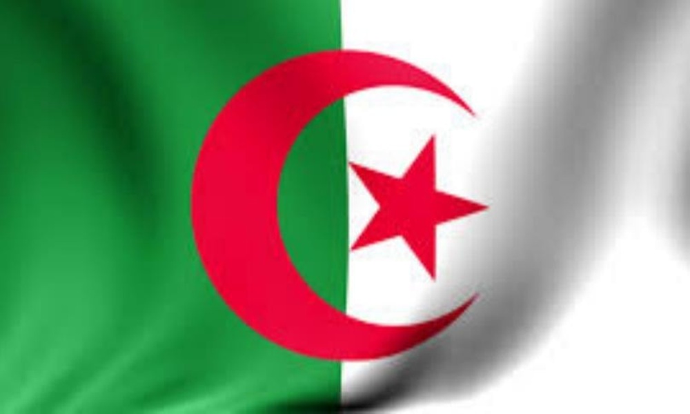 الجزائر تعيد سفيرها إلى مالي