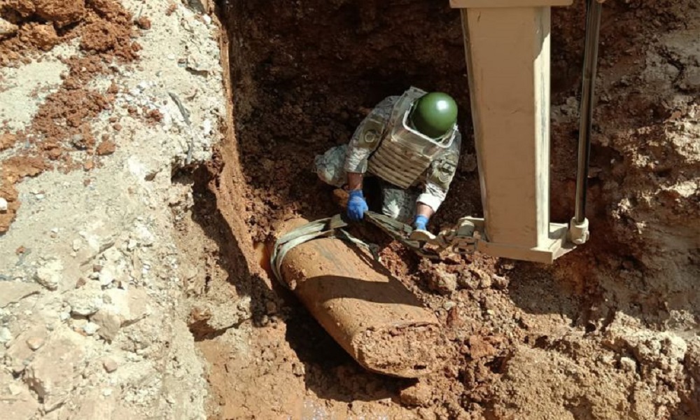 الجيش: تفكيك 4 قنابل غير منفجرة من مخلفات العدوان