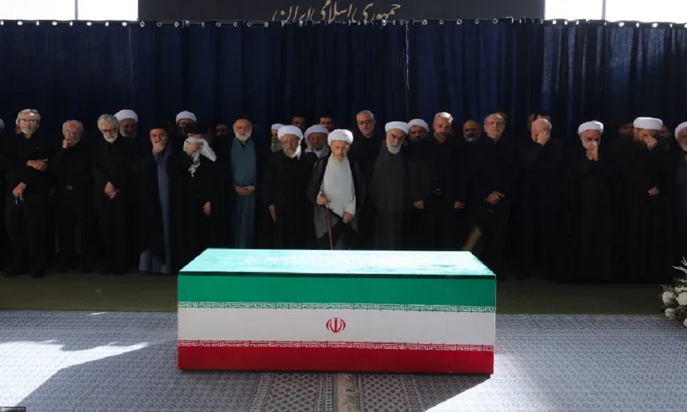 جثمان خامنئي يوارى الثرى في مشهد