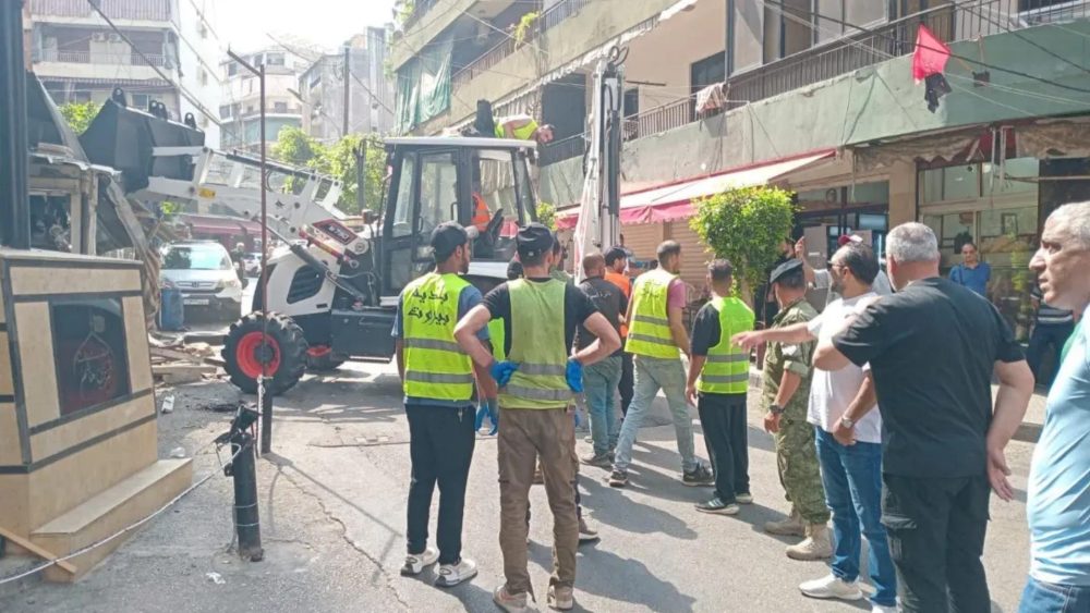 بلدية بيروت تزيل مخالفات وتعديات في حي اللجا