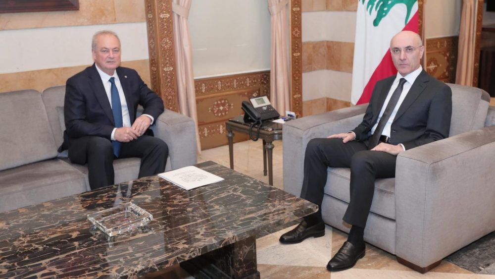 السفير الروسي يؤكد دعم بلاده للبنان خلال لقائه الحجار