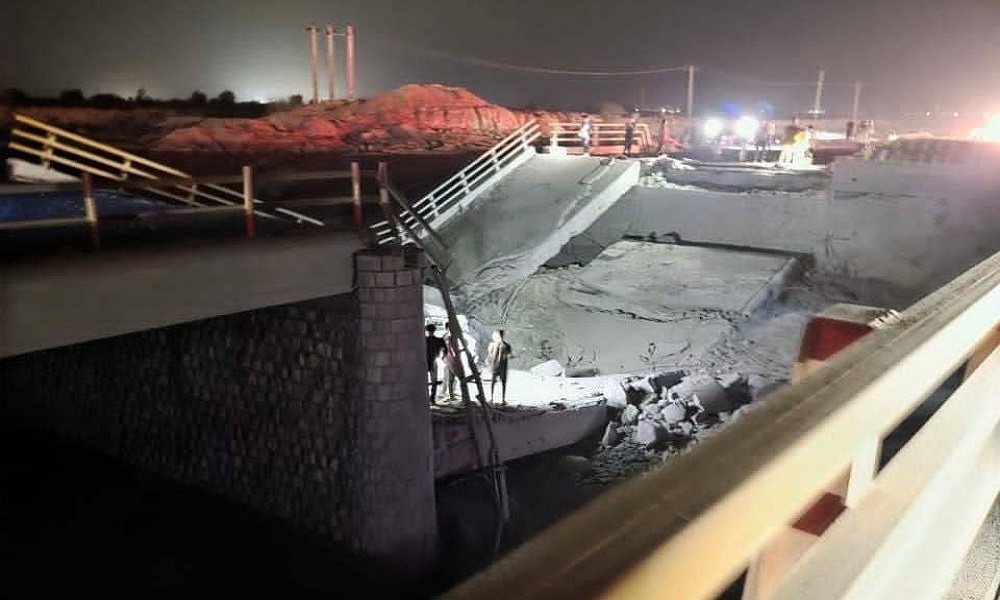 إيران: واشنطن هاجمت 5 جسور في هرمزغان